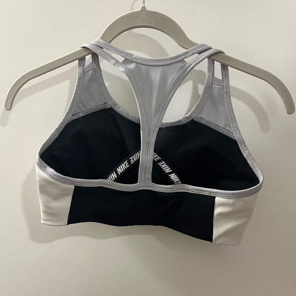 Nike sports bra - Picture 2 of 3